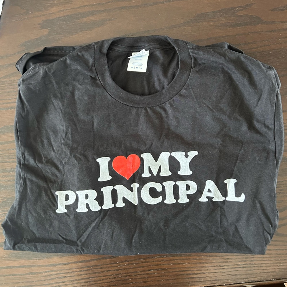 “I ❤️ My Principal” T-Shirt NWOT size Adult M